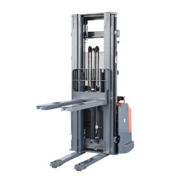 Gerbeur électrique1600 kg...